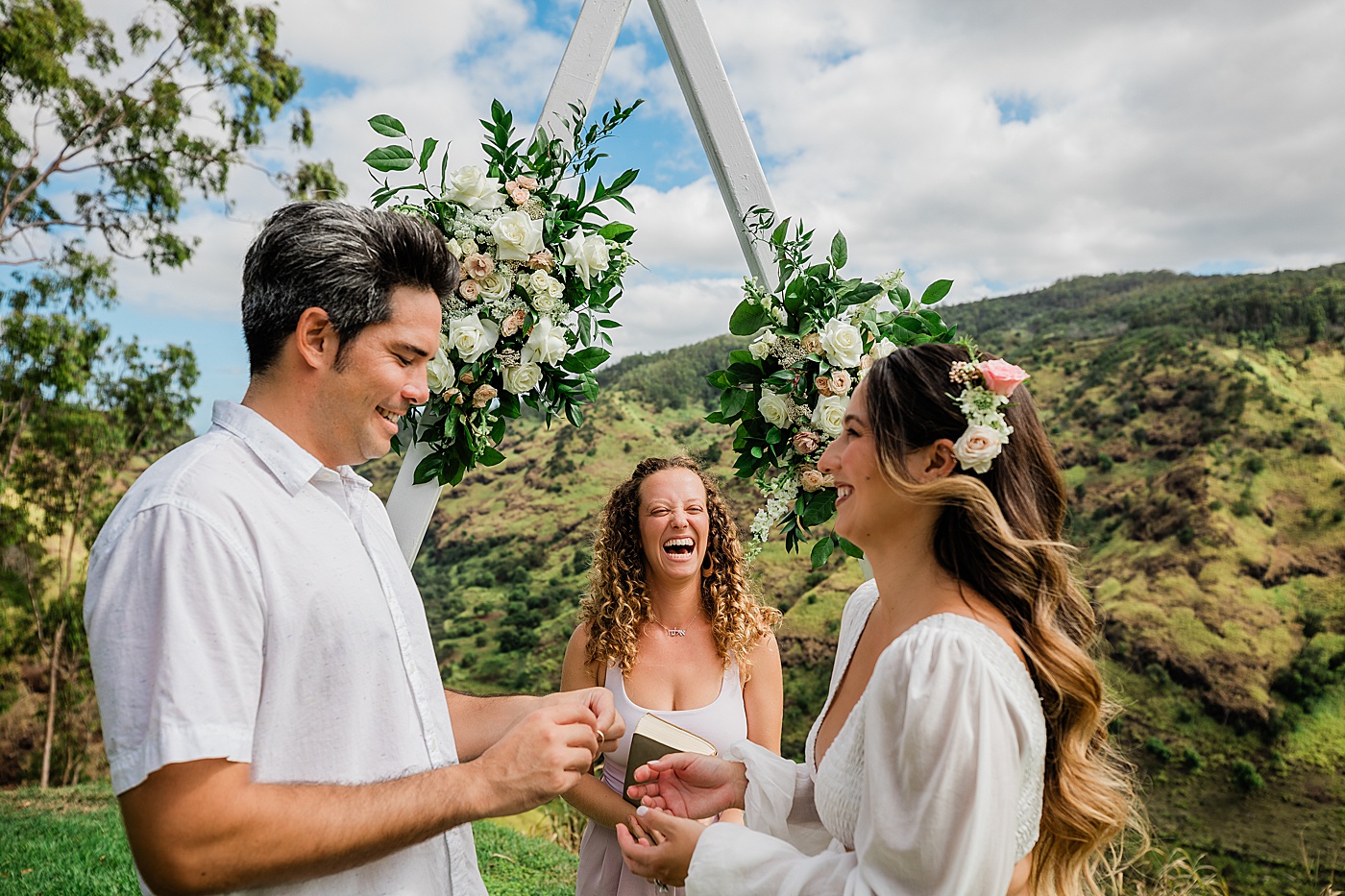 Elopement ceremony at Waialua Valley Farms 