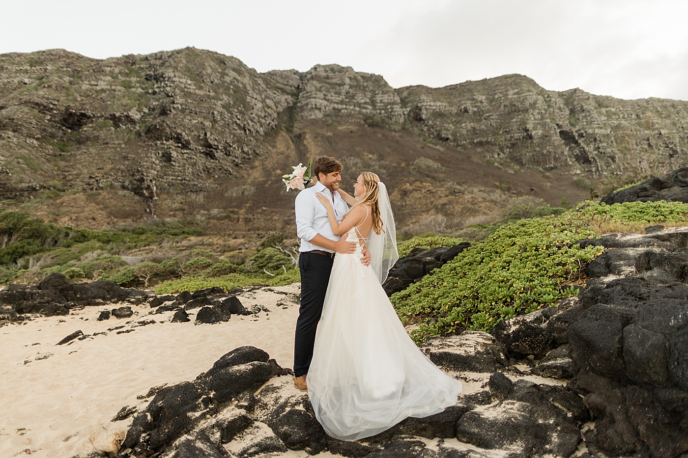 Honolulu beach elopement